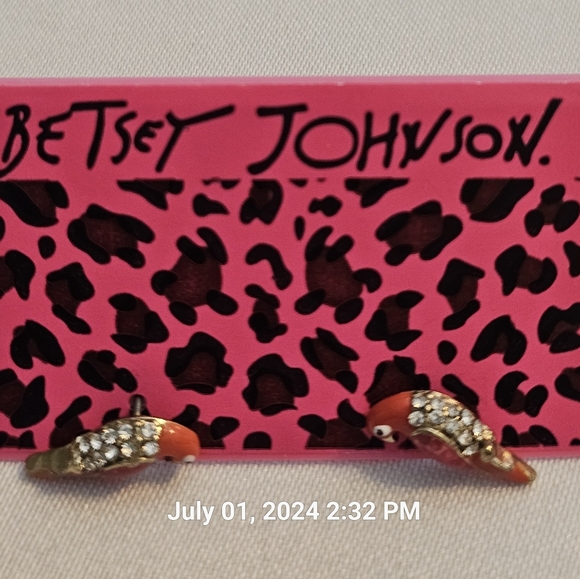 Betsey Johnson Orange Enamel Tropical Parrot Bird Stud Earrings - Picture 2 of 8